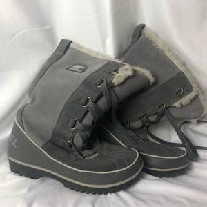 SOREL gray boots size 7.5 in great condition